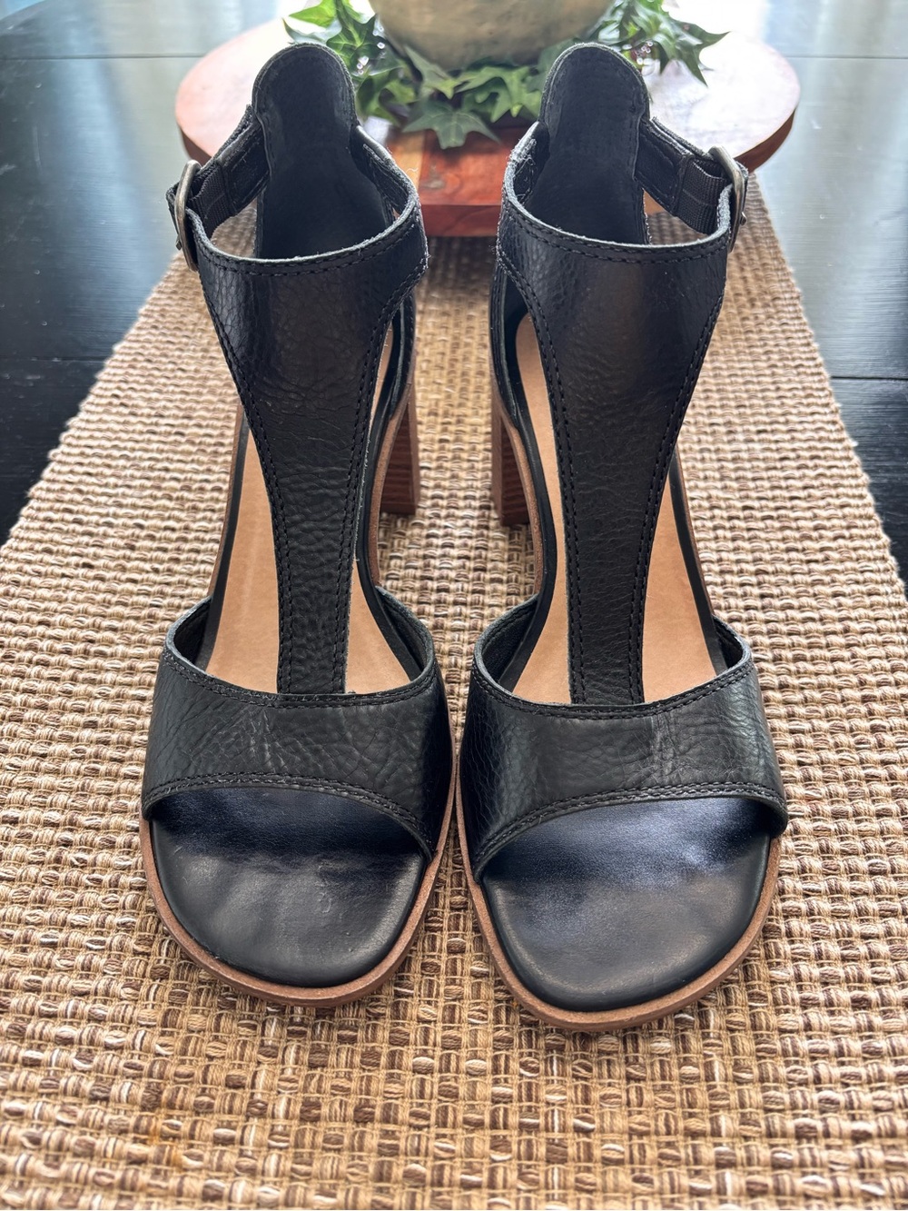 Lucky Brand Black T-Strap Open-Toe High Heel Sandals